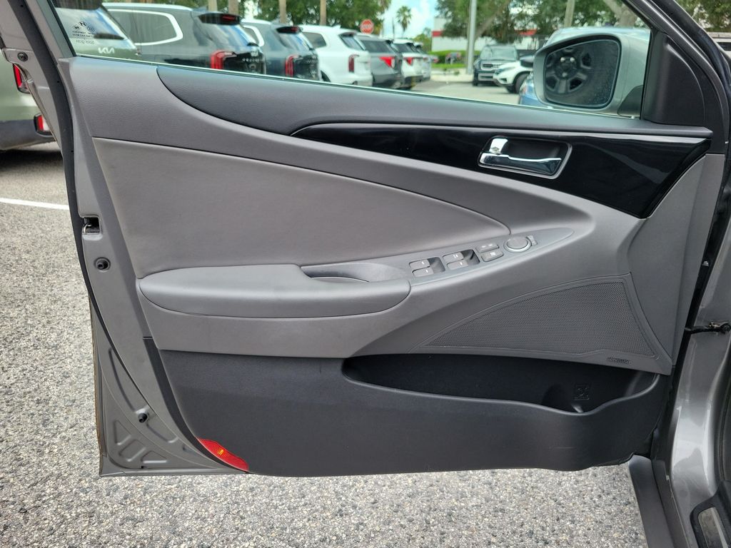 Thumbnail: 2013 Hyundai Sonata - 21
