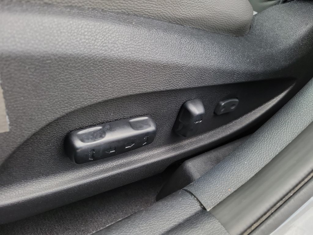 Thumbnail: 2013 Hyundai Sonata - 23