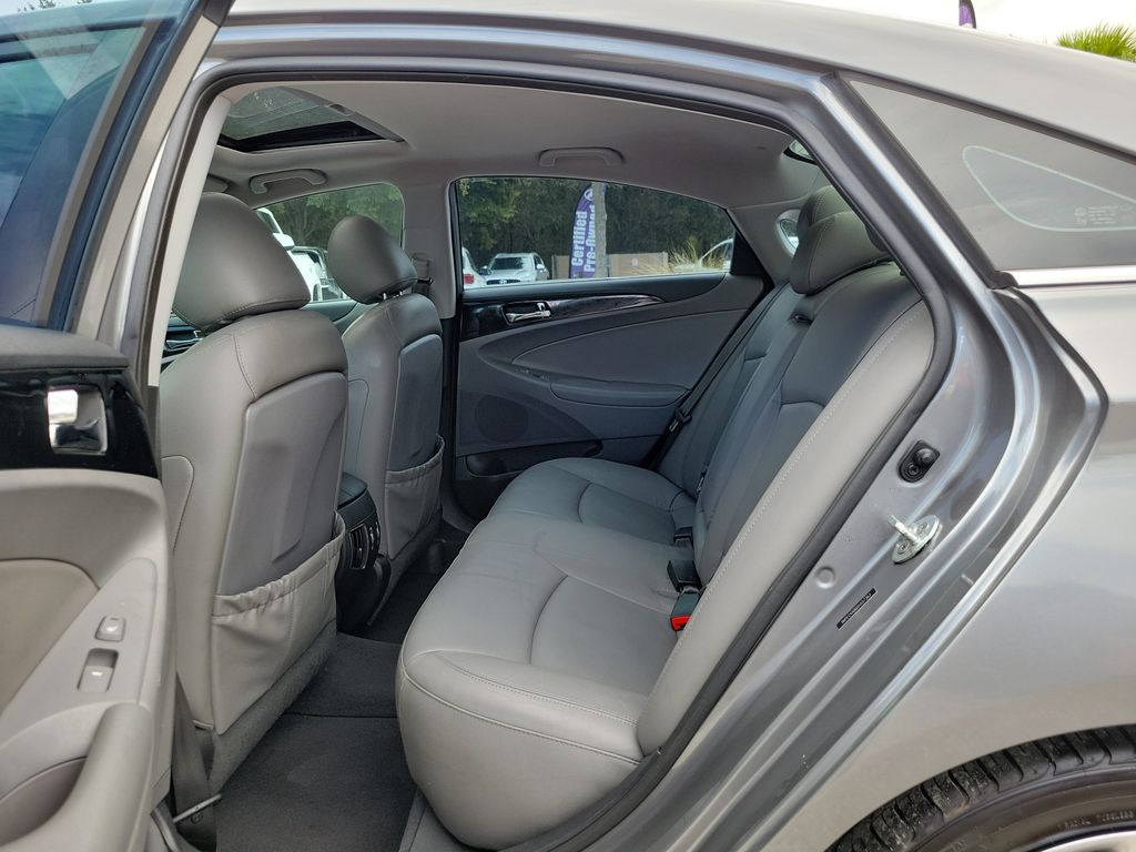 Thumbnail: 2013 Hyundai Sonata - 8