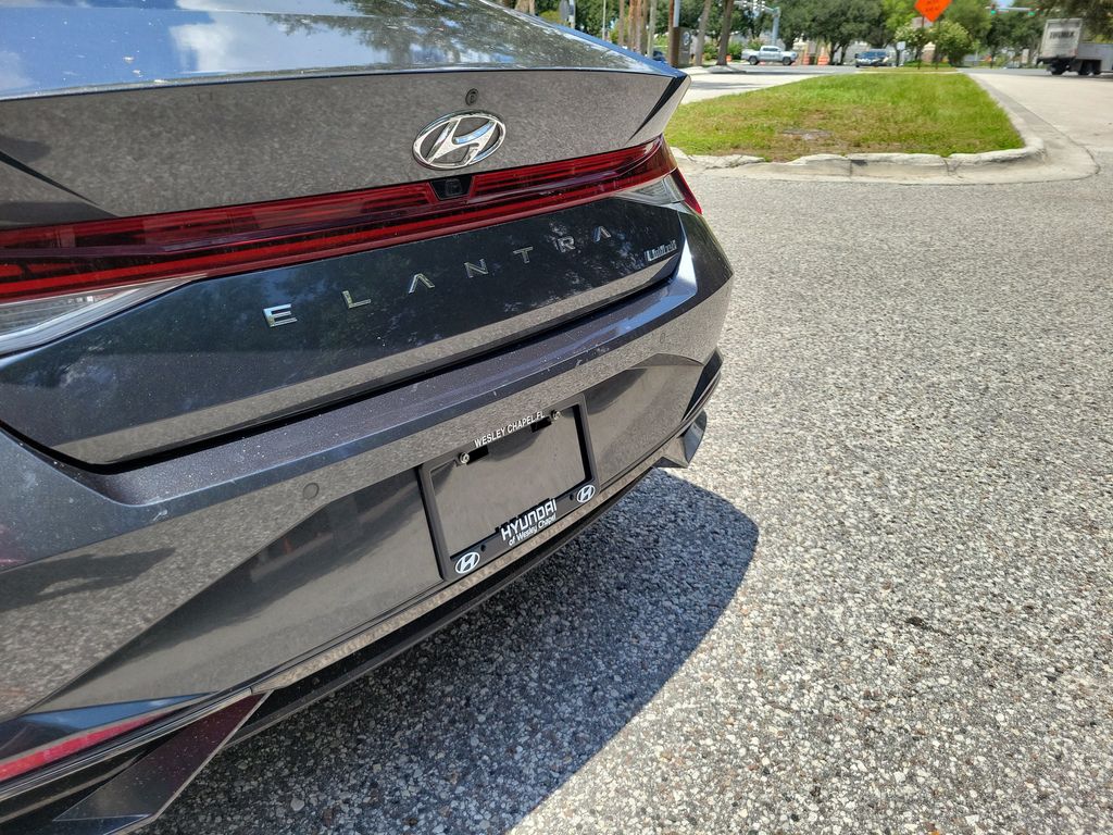 Thumbnail: 2022 Hyundai Elantra - 5