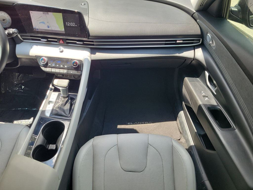 Thumbnail: 2022 Hyundai Elantra - 19