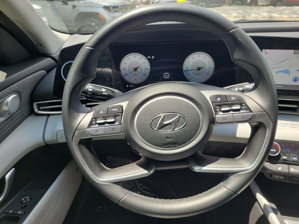 Thumbnail: 2022 Hyundai Elantra - 11