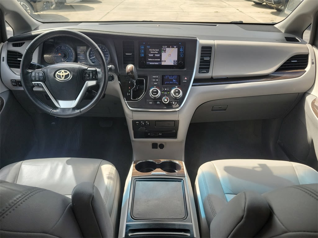 Thumbnail: 2015 Toyota Sienna - 2