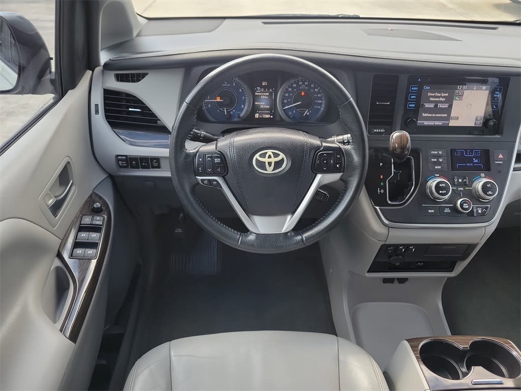 Thumbnail: 2015 Toyota Sienna - 8