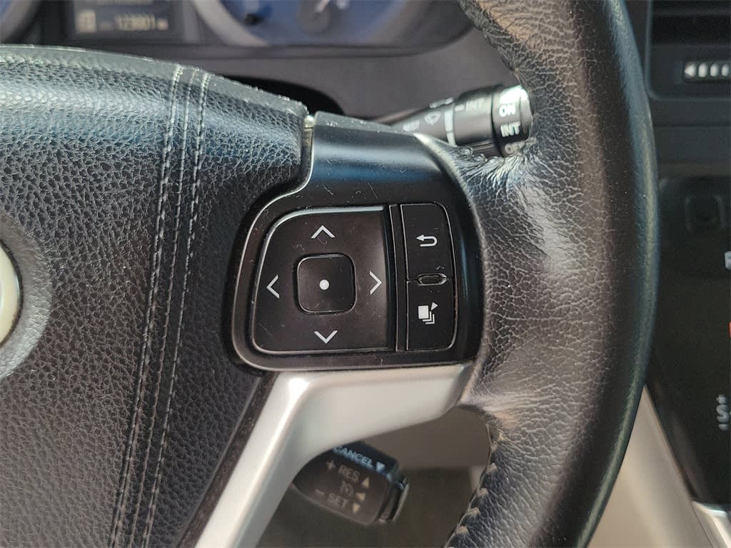 Thumbnail: 2015 Toyota Sienna - 27