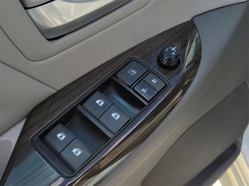 Thumbnail: 2015 Toyota Sienna - 24