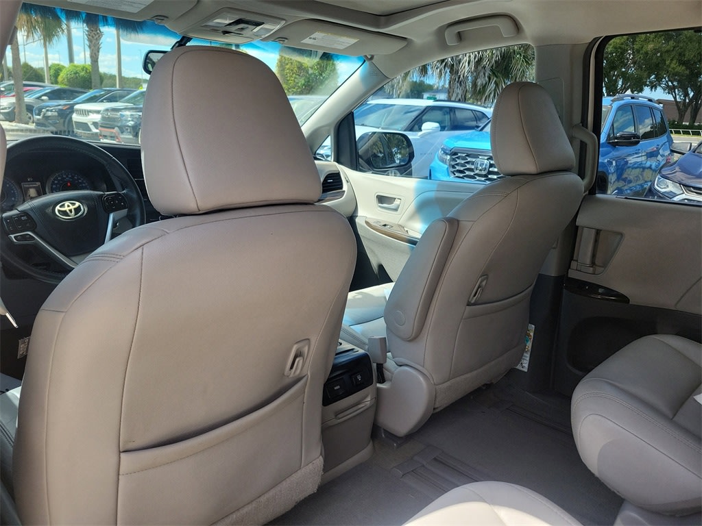 Thumbnail: 2015 Toyota Sienna - 20