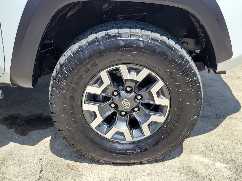 Thumbnail: 2017 Toyota Tacoma - 5