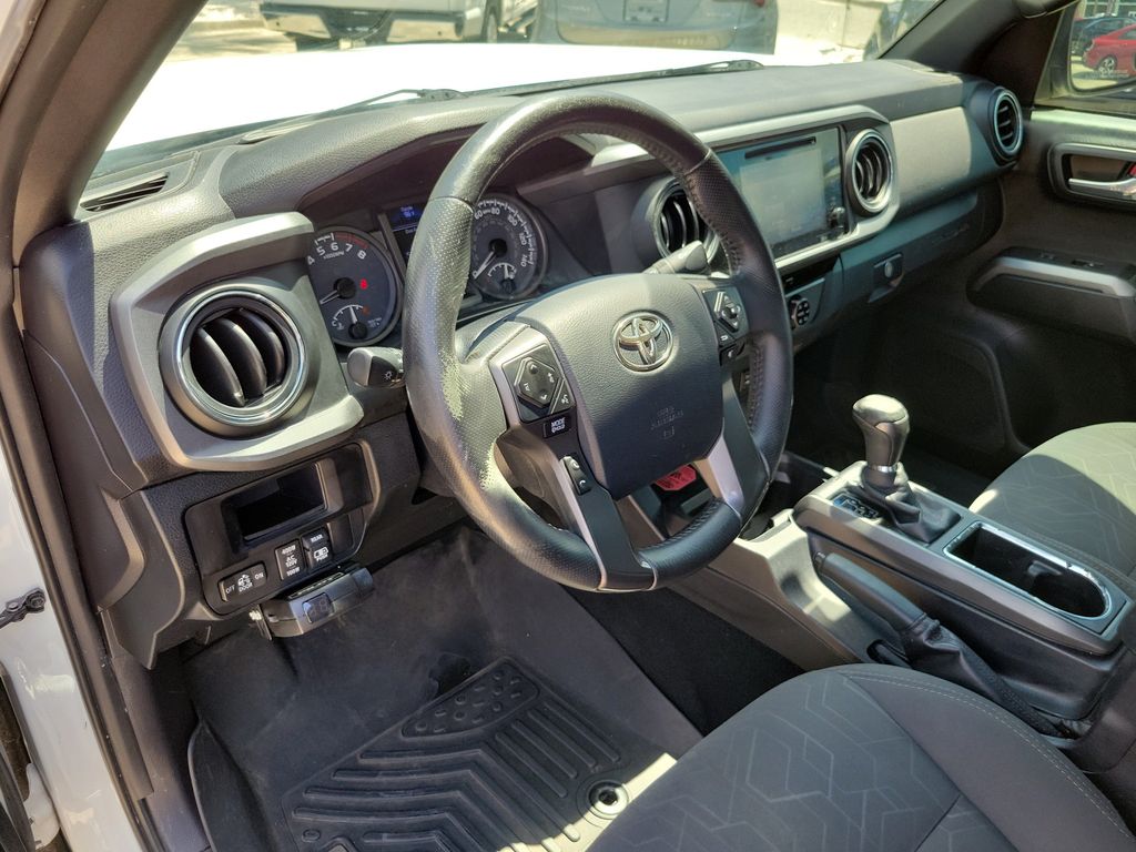 Thumbnail: 2017 Toyota Tacoma - 10