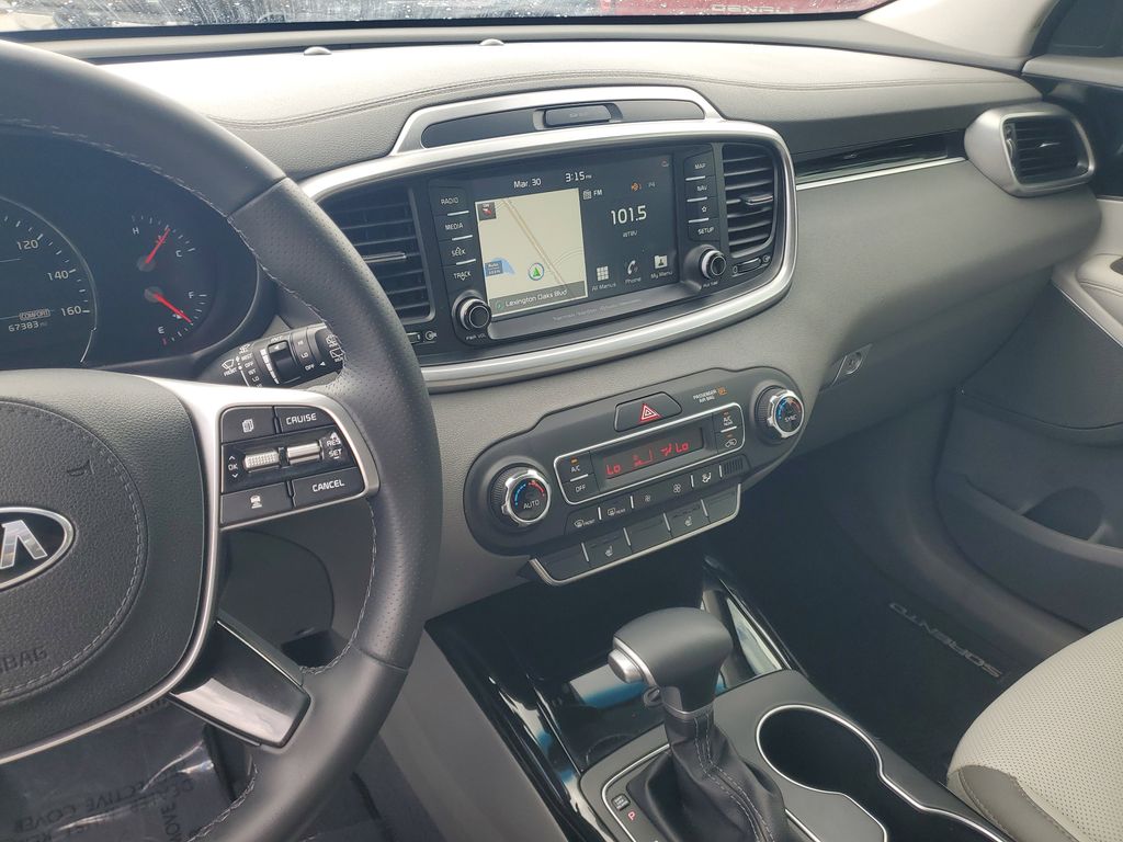 Thumbnail: 2020 Kia Sorento - 8