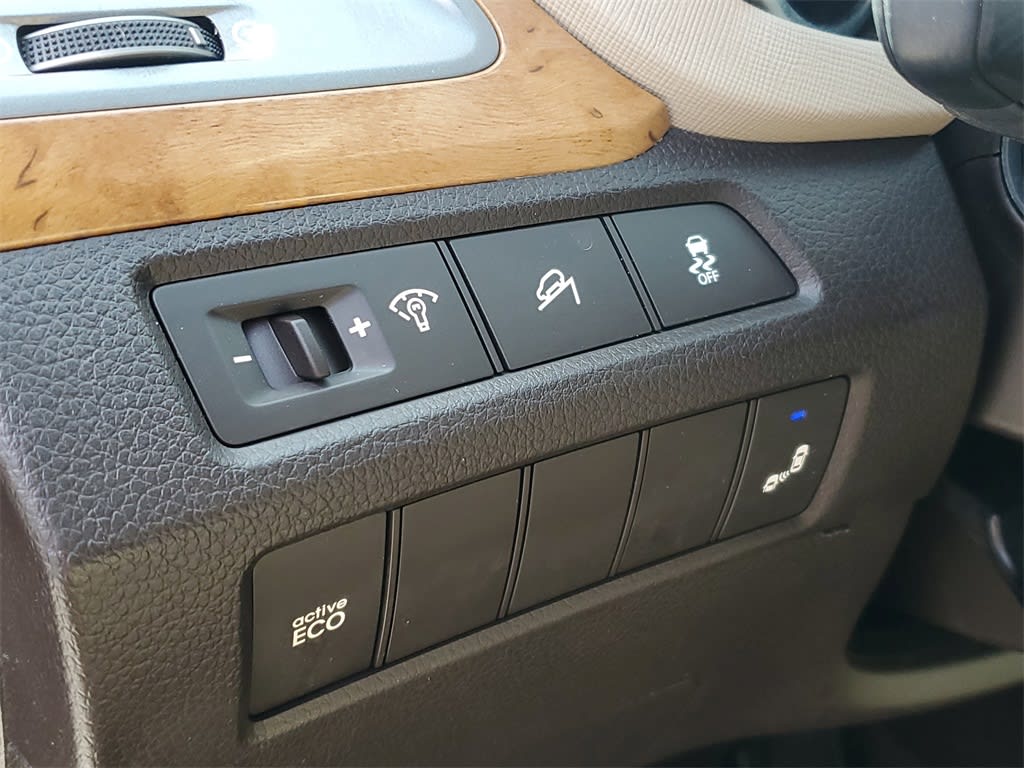 Thumbnail: 2015 Hyundai Santa Fe - 25