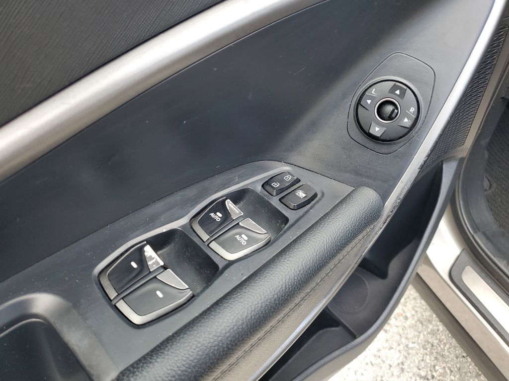 Thumbnail: 2018 Hyundai Santa Fe - 22