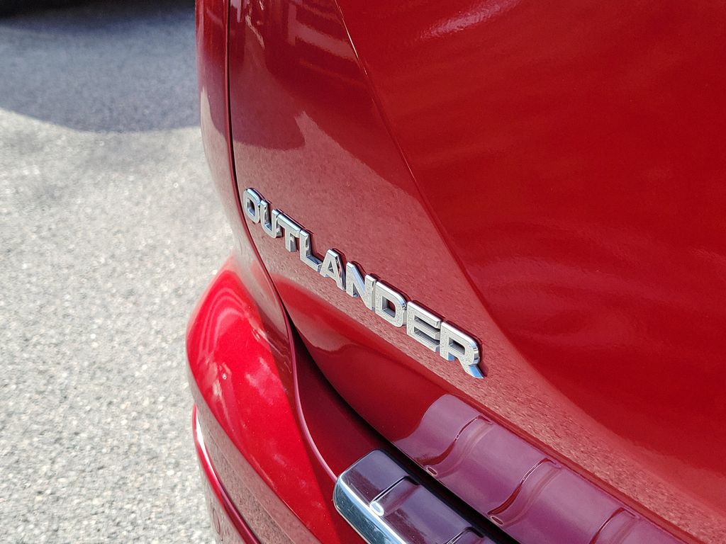 Thumbnail: 2024 Mitsubishi Outlander - 18