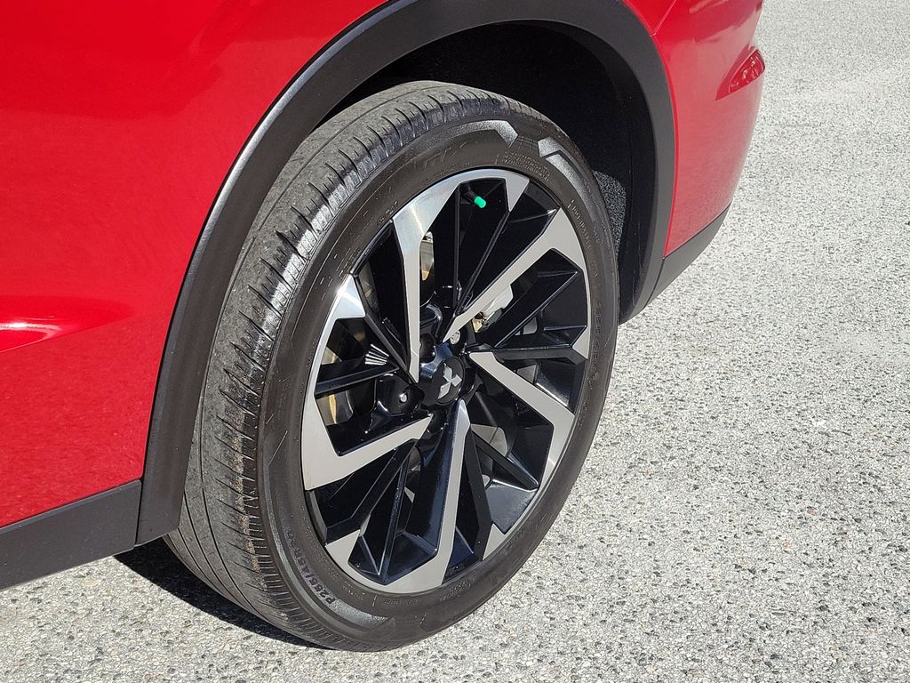 Thumbnail: 2024 Mitsubishi Outlander - 7