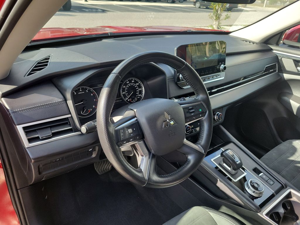 Thumbnail: 2024 Mitsubishi Outlander - 11