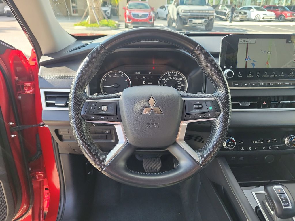 Thumbnail: 2024 Mitsubishi Outlander - 12