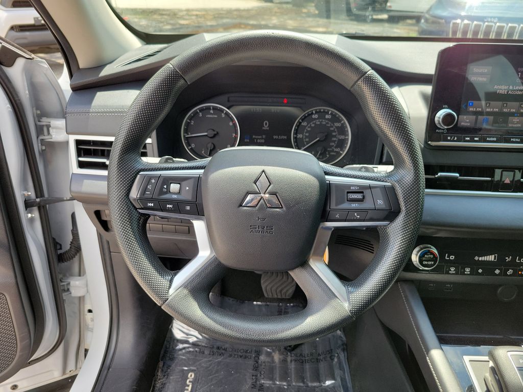 Thumbnail: 2022 Mitsubishi Outlander - 23