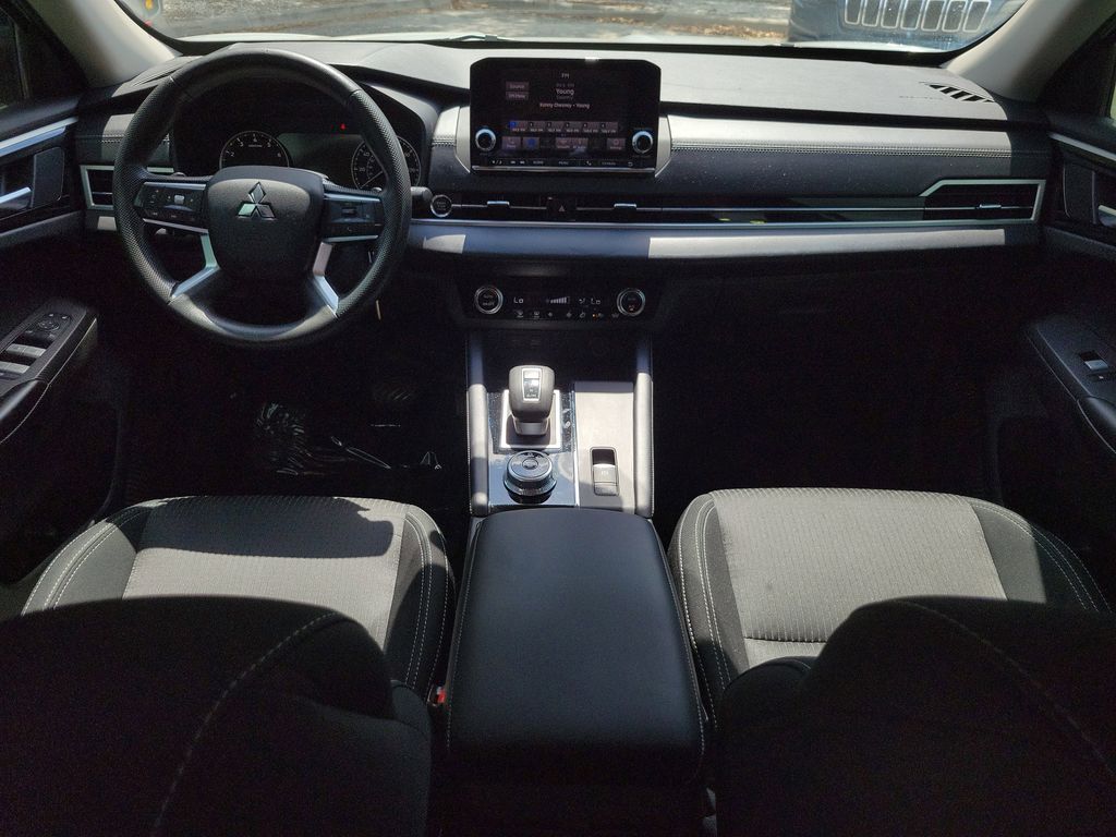 Thumbnail: 2022 Mitsubishi Outlander - 2
