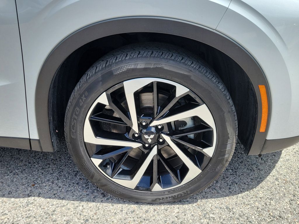 Thumbnail: 2022 Mitsubishi Outlander - 5