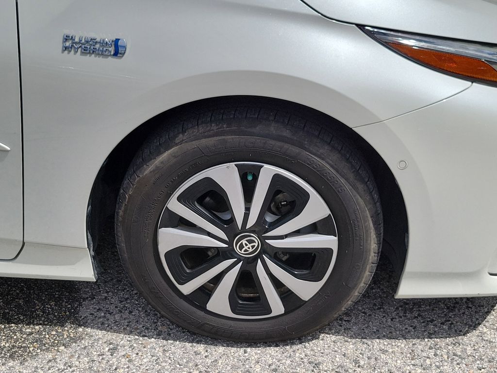 Thumbnail: 2017 Toyota Prius Prime - 5