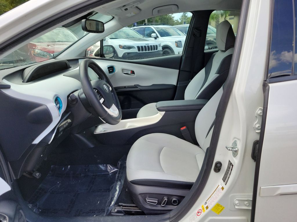 Thumbnail: 2017 Toyota Prius Prime - 7