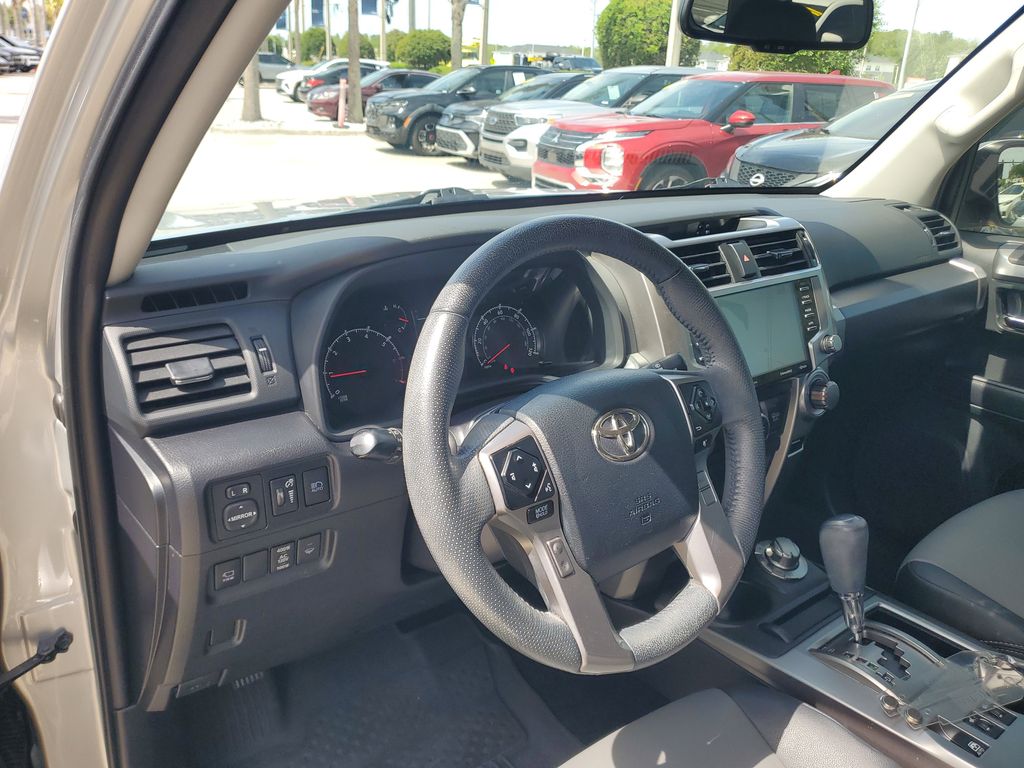 Thumbnail: 2022 Toyota 4Runner - 10