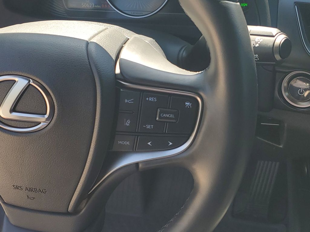 Thumbnail: 2023 Lexus UX - 27