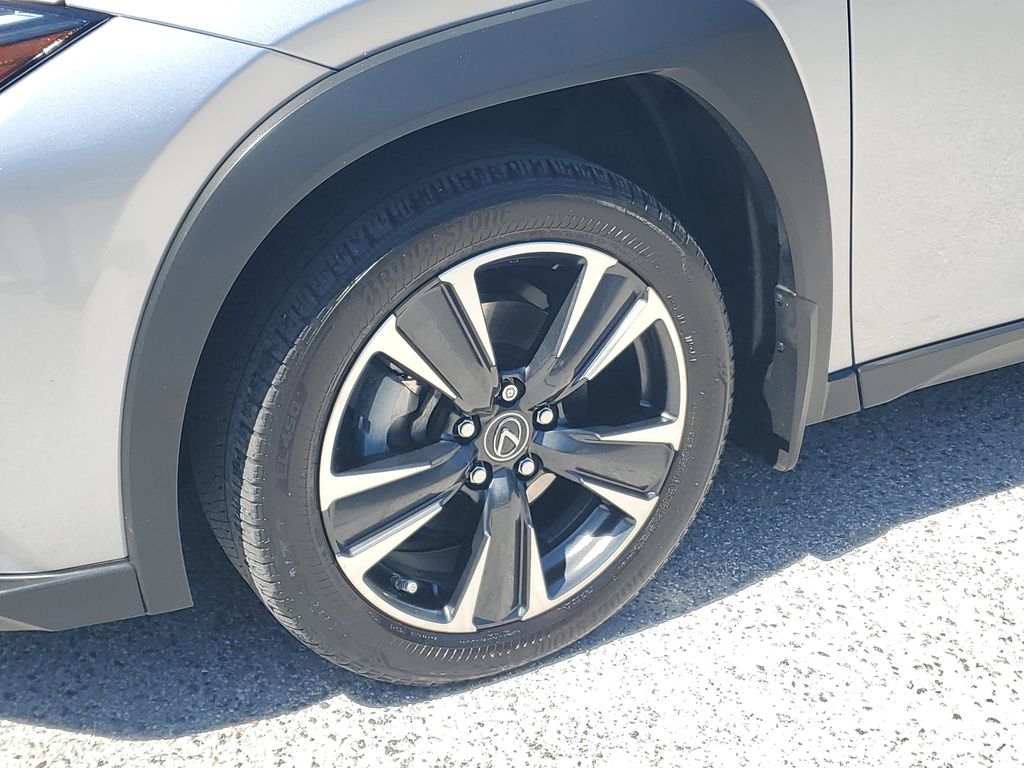 Thumbnail: 2023 Lexus UX - 5