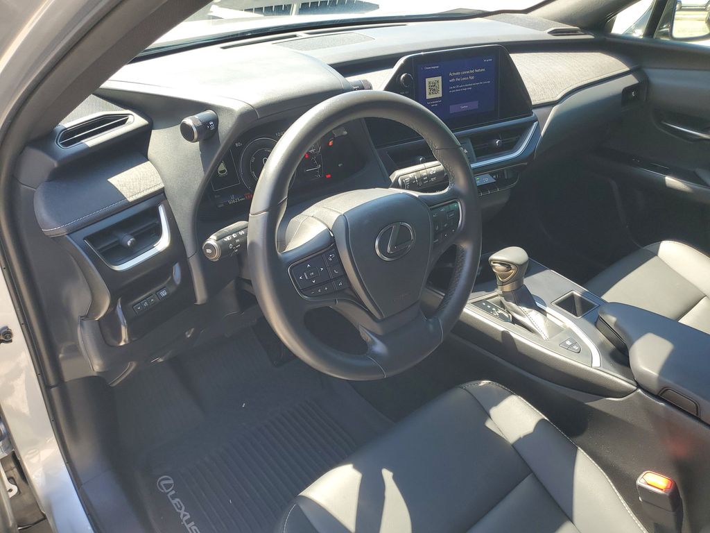 Thumbnail: 2023 Lexus UX - 9