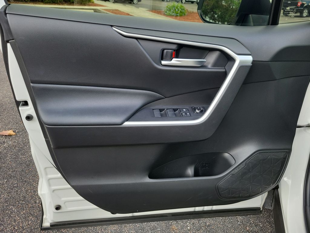Thumbnail: 2020 Toyota RAV4 - 22
