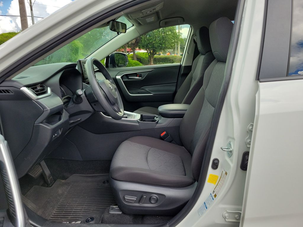 Thumbnail: 2020 Toyota RAV4 - 7