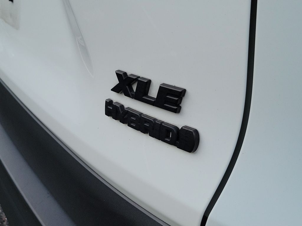 Thumbnail: 2020 Toyota RAV4 - 4