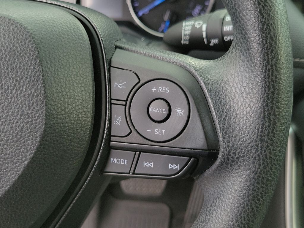 Thumbnail: 2020 Toyota RAV4 - 28