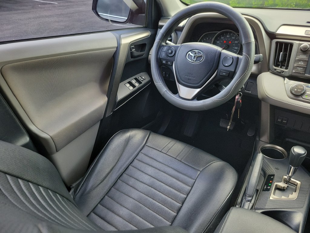 Thumbnail: 2013 Toyota RAV4 - 11