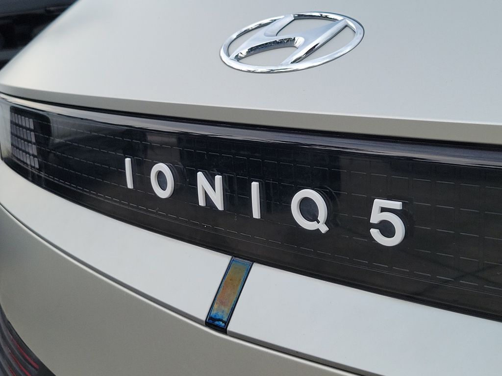 Thumbnail: 2023 Hyundai Ioniq 5 - 18