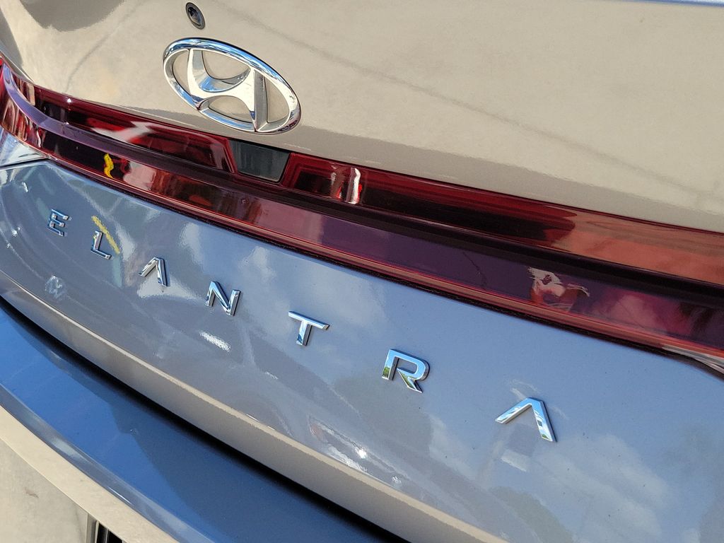 Thumbnail: 2023 Hyundai Elantra - 4