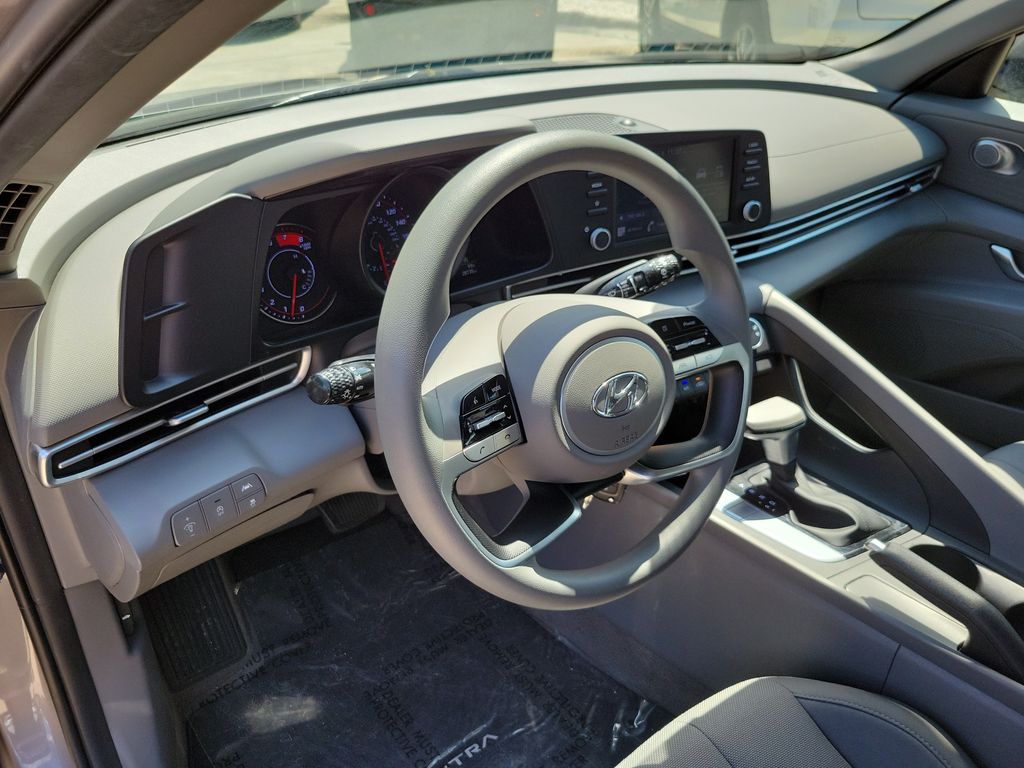 Thumbnail: 2023 Hyundai Elantra - 10