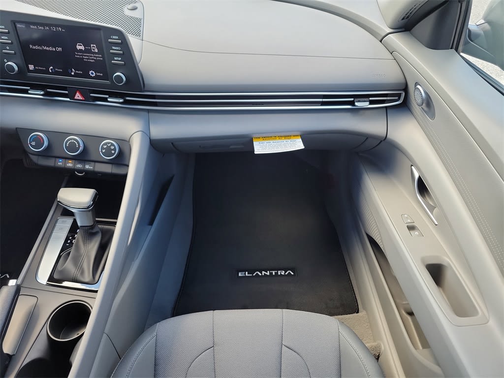 Thumbnail: 2025 Hyundai Elantra - 21