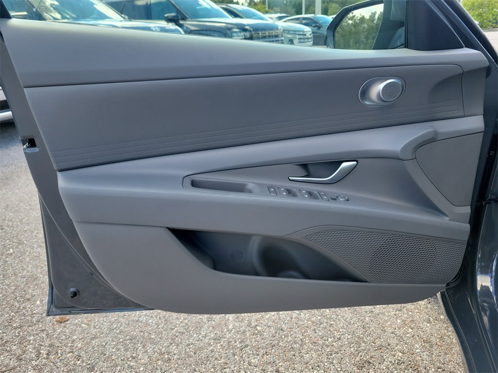 Thumbnail: 2025 Hyundai Elantra - 22