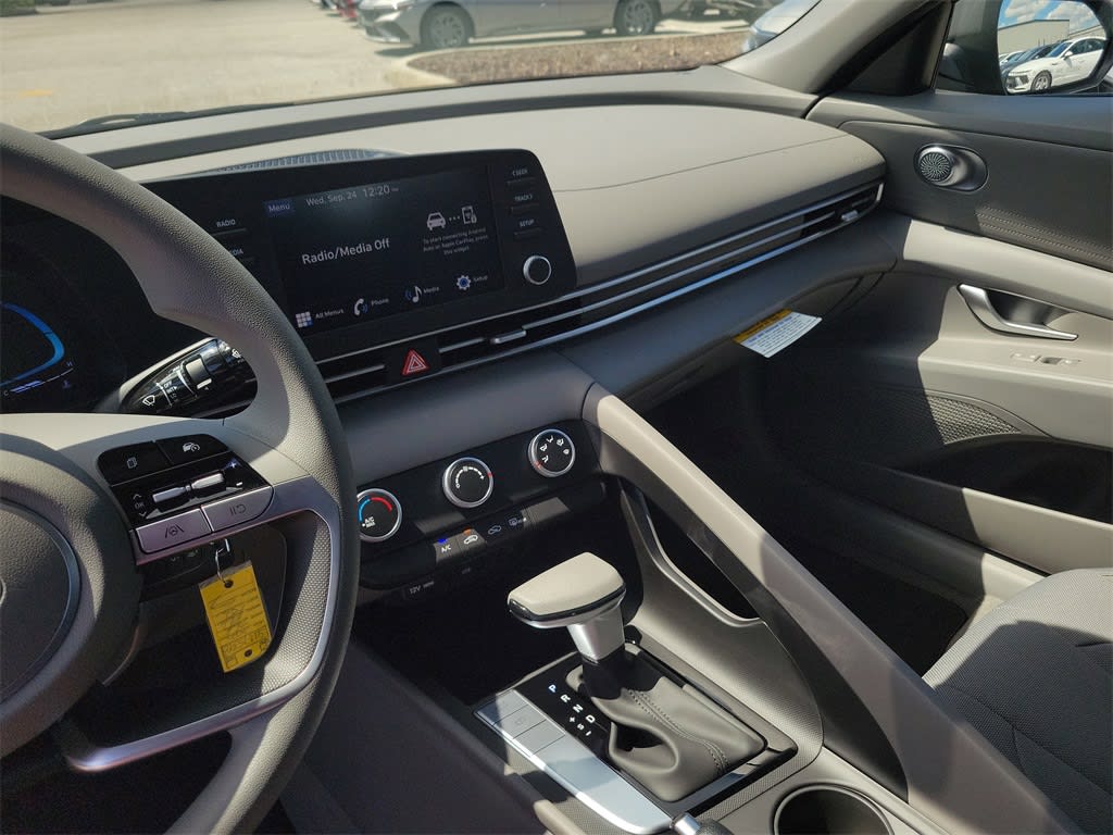 Thumbnail: 2025 Hyundai Elantra - 31