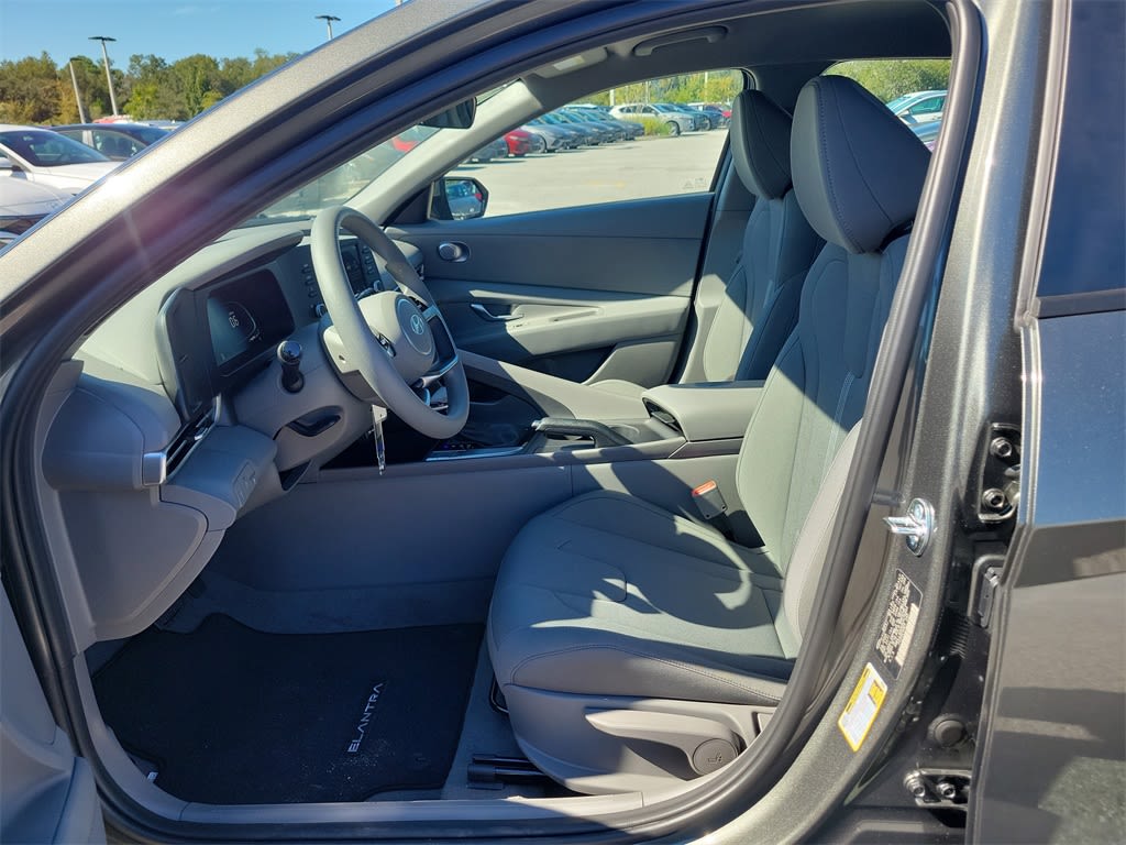 Thumbnail: 2025 Hyundai Elantra - 8