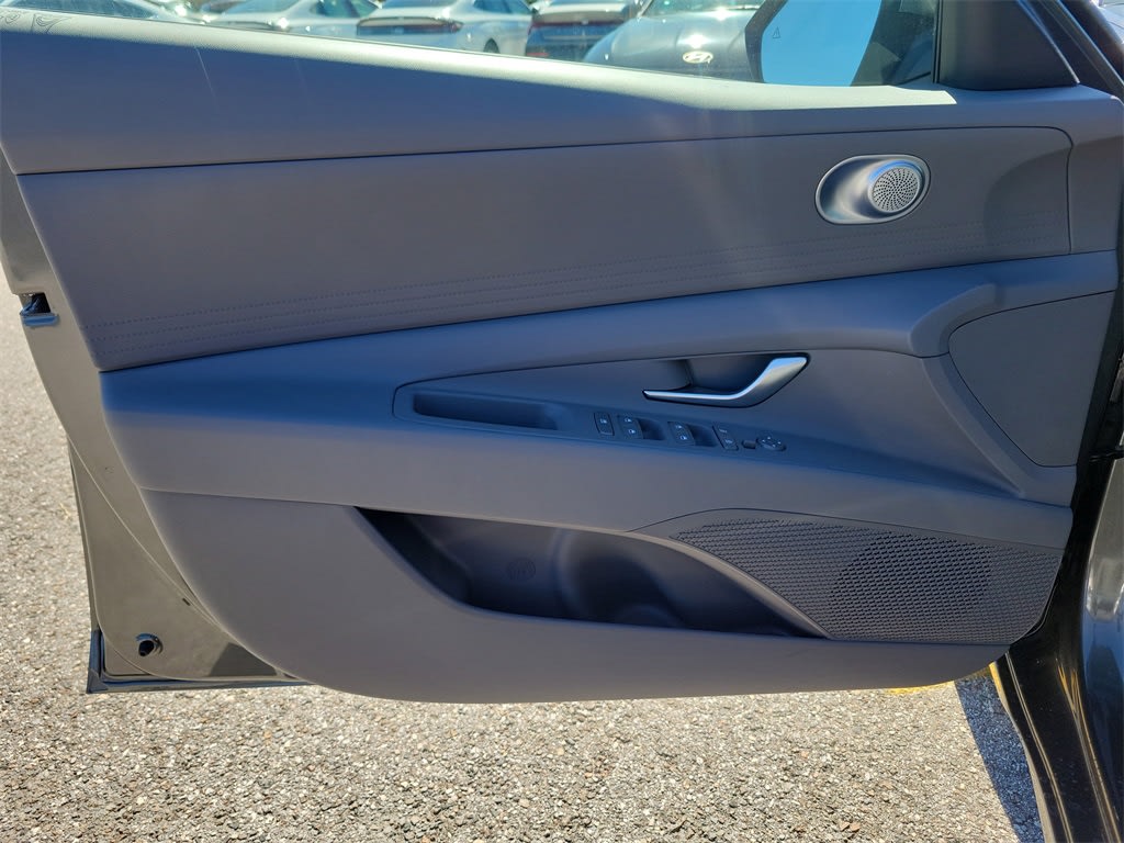 Thumbnail: 2025 Hyundai Elantra - 18