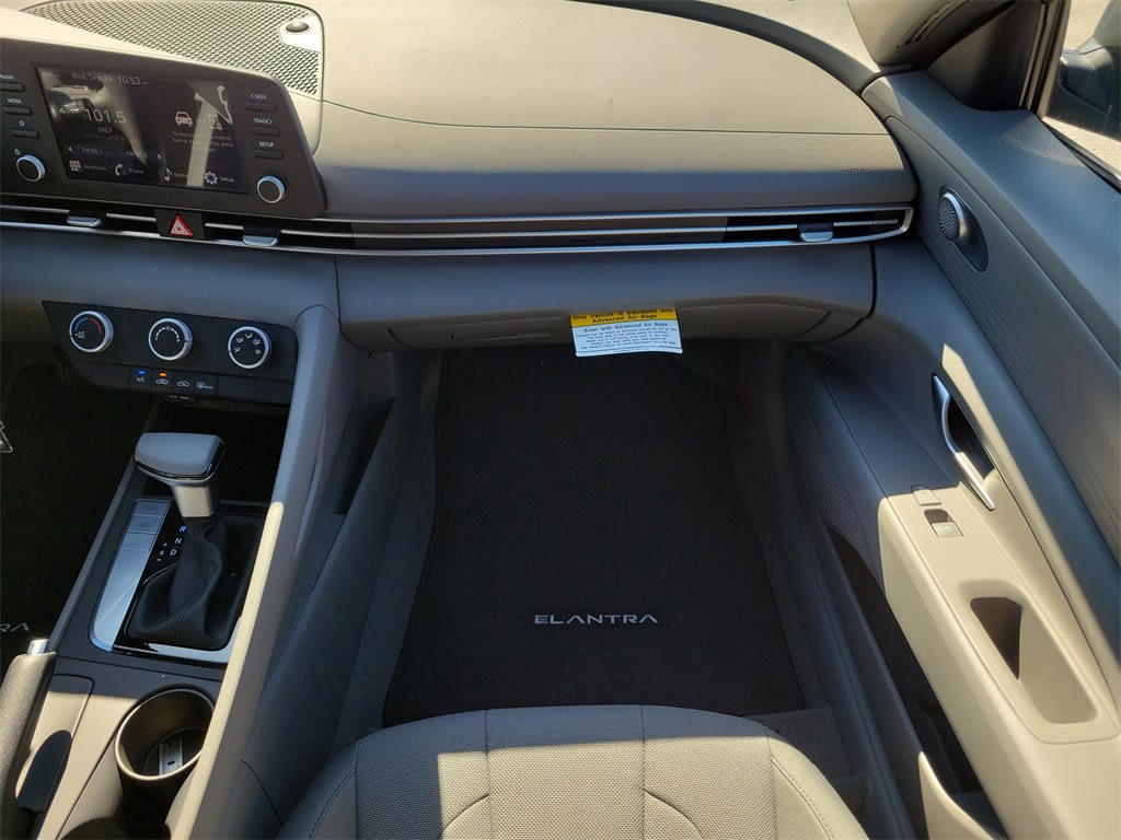 Thumbnail: 2025 Hyundai Elantra - 25