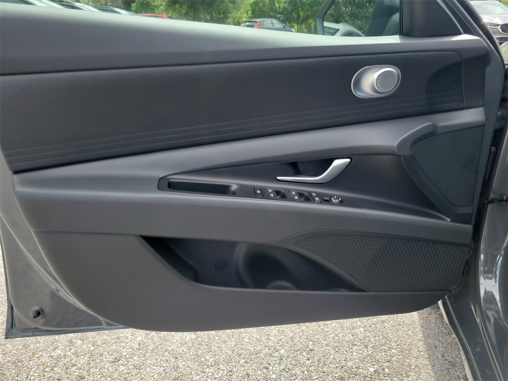 Thumbnail: 2025 Hyundai Elantra - 22