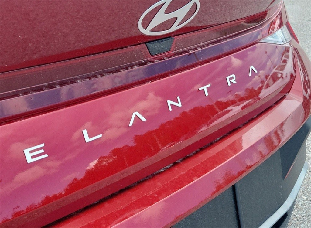 Thumbnail: 2025 Hyundai Elantra - 18