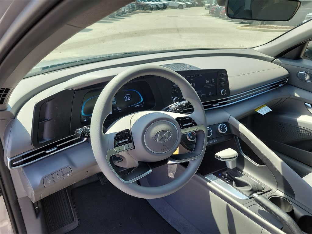 Thumbnail: 2025 Hyundai Elantra - 25