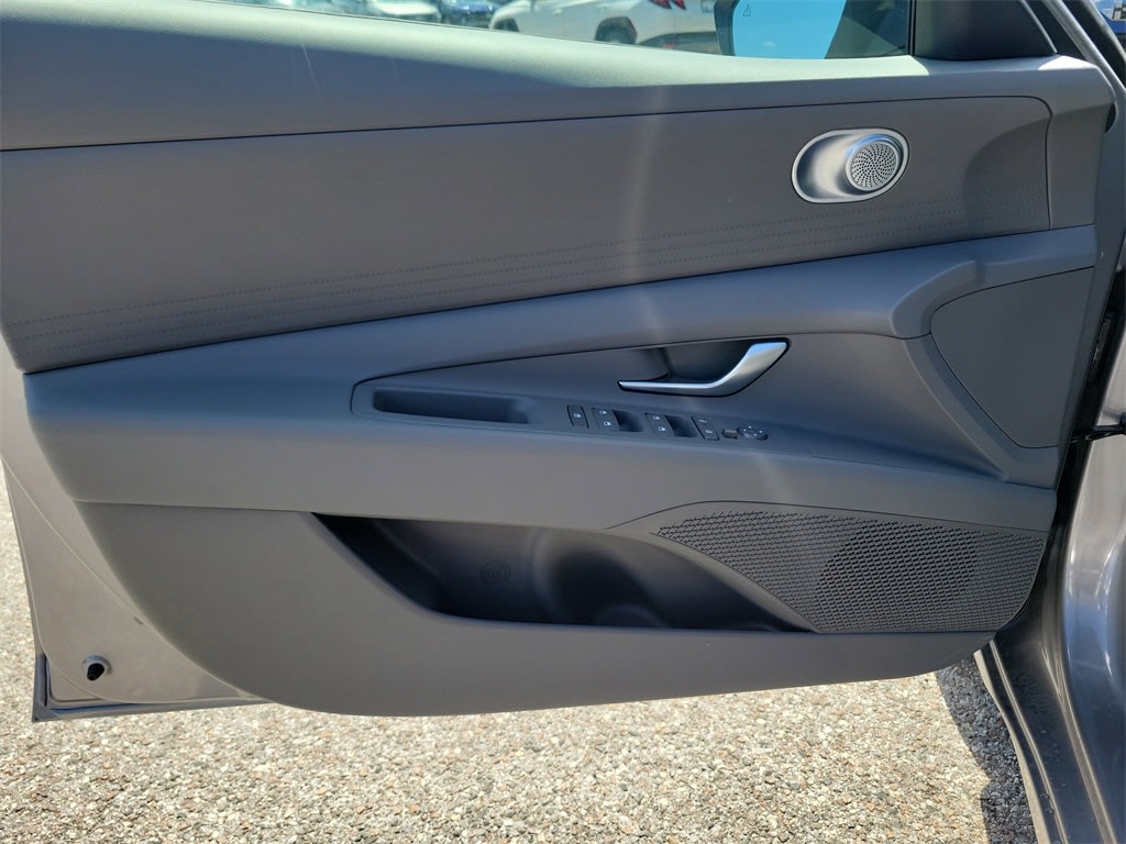 Thumbnail: 2025 Hyundai Elantra - 21