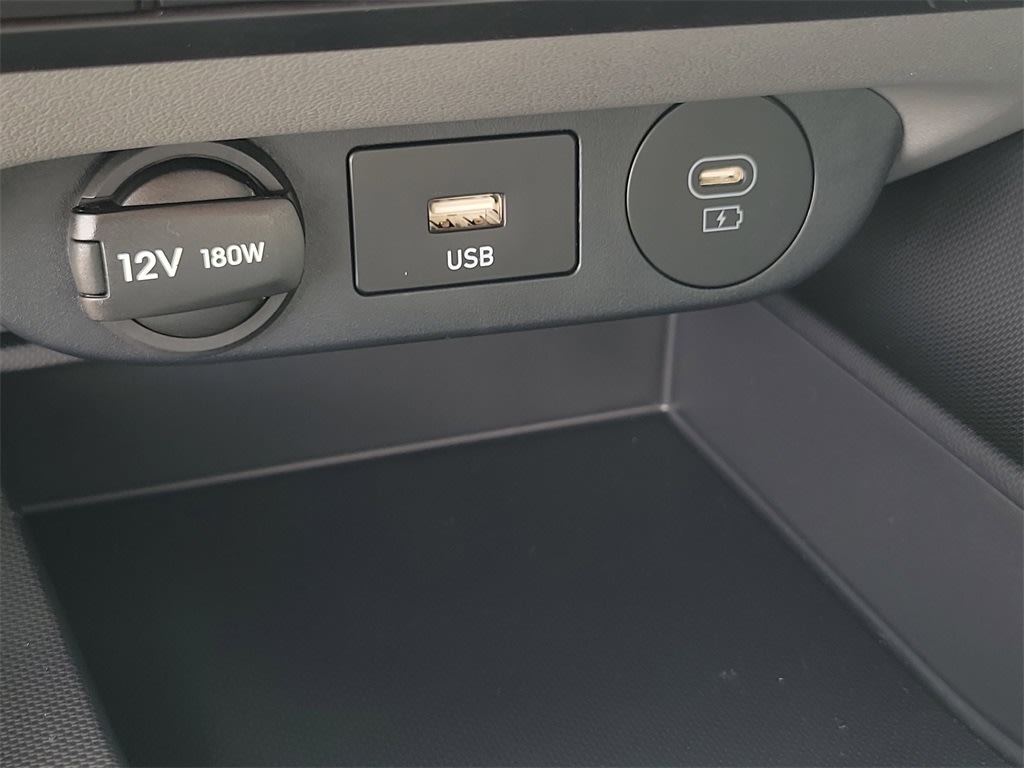 Thumbnail: 2025 Hyundai Elantra - 31