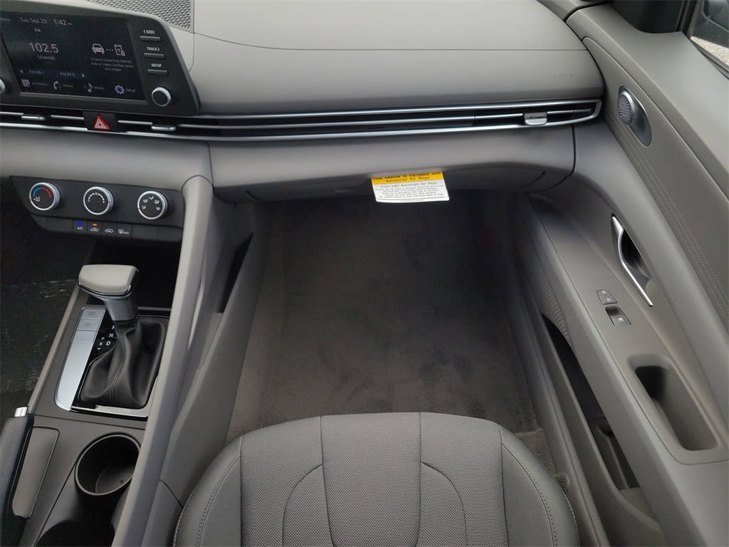 Thumbnail: 2025 Hyundai Elantra - 21