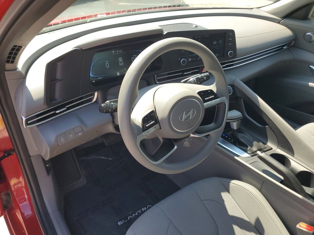 Thumbnail: 2025 Hyundai Elantra - 9